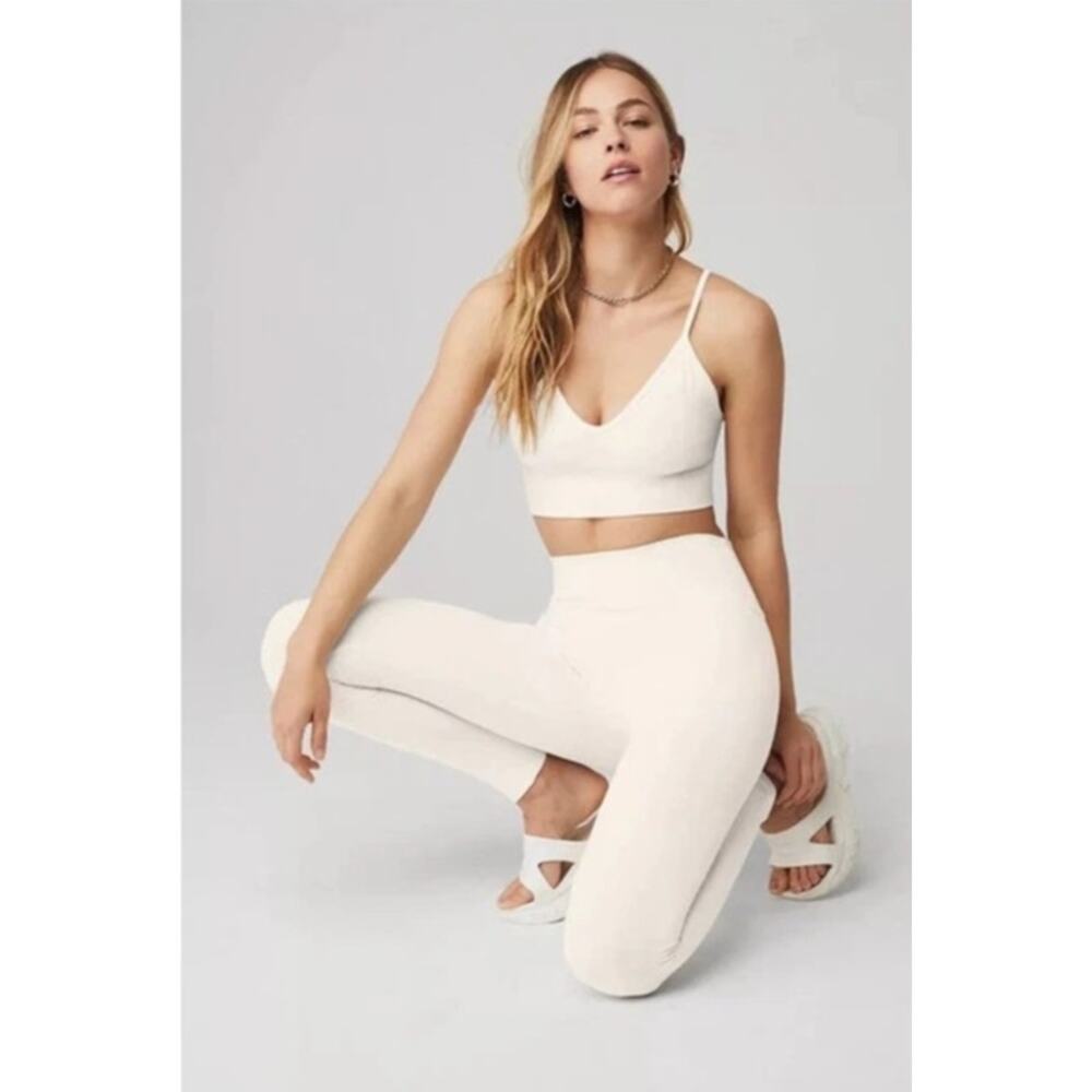 ALO Yoga High-Waist Leggings in Cream - Picture 5 of 10